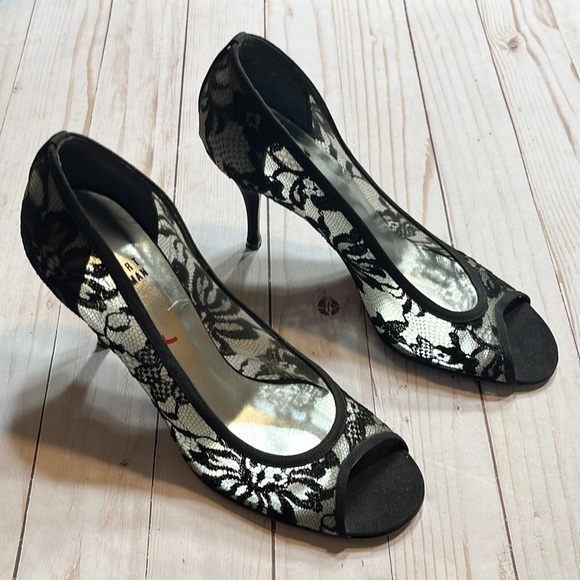 Stuart Weitzman Lace 4” Heels Leather Sole - Picture 3 of 10